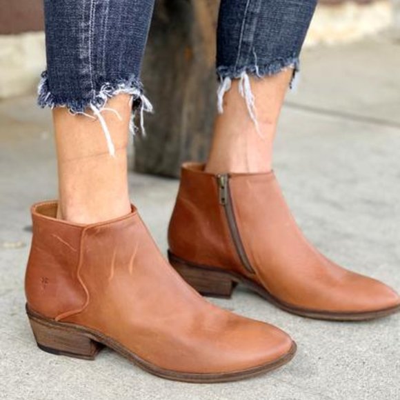 Frye Carson Piping Beige Suede Leather Low Heel Classic Minimalist Ankle Booties - Picture 3 of 16